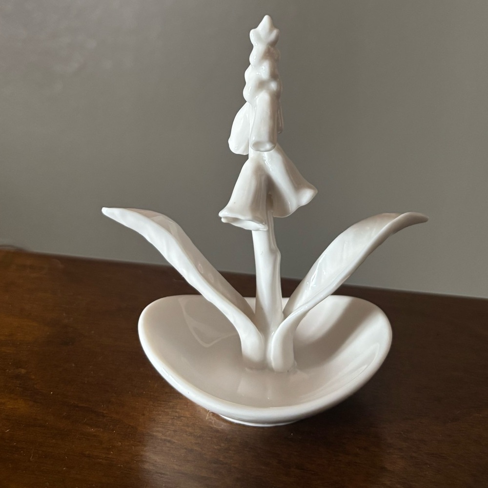 White Porcelain Flower Ring Holder